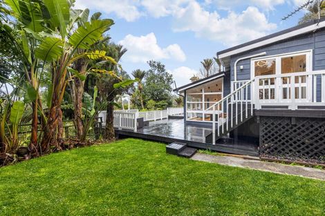 Photo of property in 157 Woodlands Park Road, Titirangi, Auckland, 0604