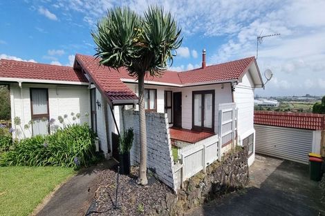 Photo of property in 28 Ellesmere Crescent, Pakuranga Heights, Auckland, 2010
