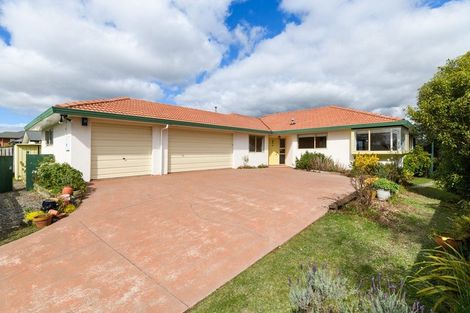 Photo of property in 68 Pacific Drive, Fitzherbert, Palmerston North, 4410
