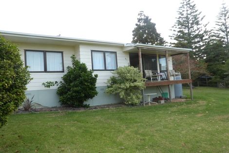 Photo of property in 23 Flanshaw Road, Te Atatu South, Auckland, 0610