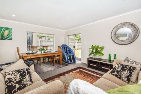 Photo of property in 75 Heathdale Crescent, Papakura, 2110