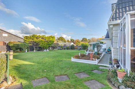 Photo of property in 2 Avon Street, Levin, 5510