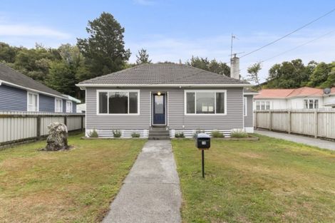 Photo of property in 18 Lees Grove, Wainuiomata, Lower Hutt, 5014