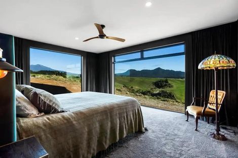 Photo of property in 7 Te Ara Karoiroa Road, Hurford, New Plymouth, 4374