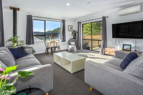 Photo of property in 76 Omapere Street, Whitby, Porirua, 5024