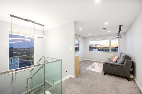 Photo of property in 14 Davey Crescent, Orewa, 0931