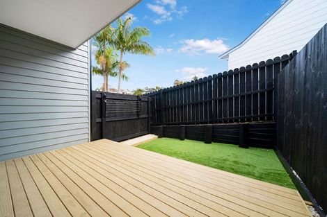 Photo of property in 1 Tacitus Place, Totara Vale, Auckland, 0629