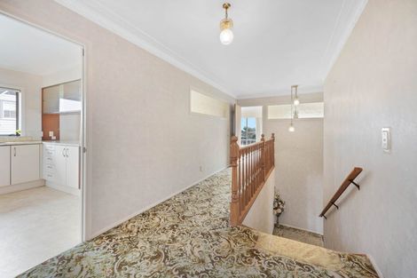 Photo of property in 44 Bradbury Road, Botany Downs, Auckland, 2010