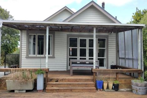 Photo of property in 15 Puriri Terrace, Roslyn, Palmerston North, 4414