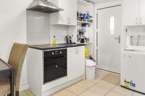 Photo of property in 18 Batchelor Street, Newlands, Wellington, 6037