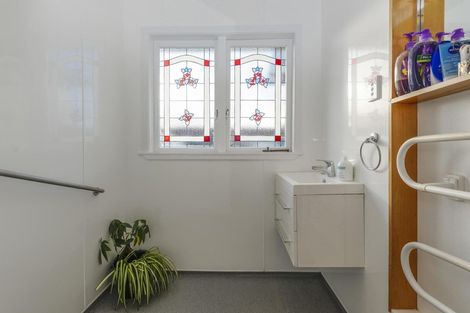 Photo of property in 6 Marlene Avenue, Te Atatu South, Auckland, 0610