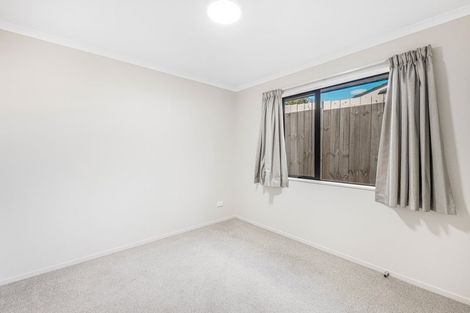 Photo of property in 2 Anna Lane, Glen Eden, Auckland, 0602
