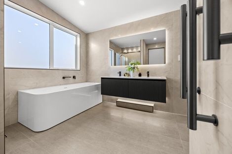 Photo of property in 4 Seawind Way, Hobsonville, Auckland, 0616