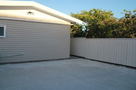 Photo of property in 3 Glen Marine Parade, Glendene, Auckland, 0602