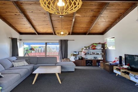 Photo of property in 68 Bruce Mclaren Road, Henderson, Auckland, 0612