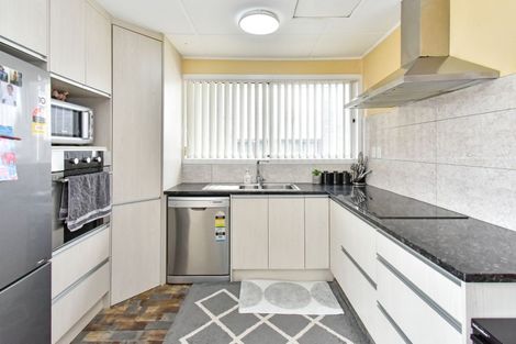 Photo of property in 11 Oxford Road, Manurewa, Auckland, 2102