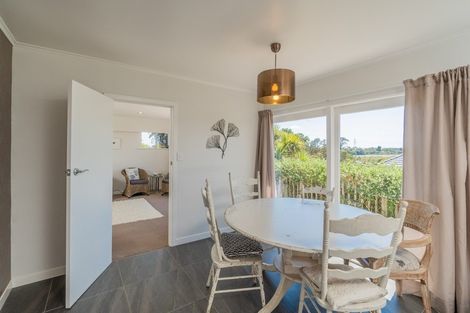 Photo of property in 1/237 Hepburn Road, Glendene, Auckland, 0602