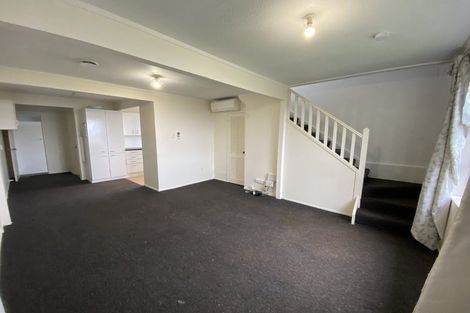 Photo of property in 5b Sunhaven Drive, Newlands, Wellington, 6037