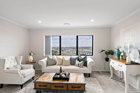 Photo of property in 10 Ascension Crescent, Orewa, 0931