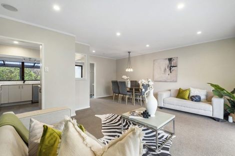 Photo of property in 1/649 Beach Road, Rothesay Bay, Auckland, 0630