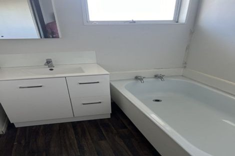 Photo of property in 2/264 Wellington Road, Wainuiomata, Lower Hutt, 5014