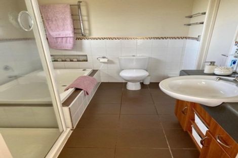 Photo of property in 2 William Souter Street, Forrest Hill, Auckland, 0620