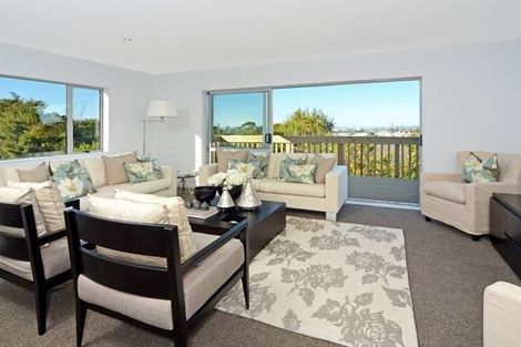 Photo of property in 557c Glenfield Road, Glenfield, Auckland, 0629