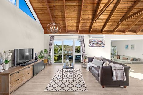 Photo of property in 21 Montclair Rise, Browns Bay, Auckland, 0630