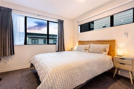 Photo of property in 4/6 Hepburn Road, Glendene, Auckland, 0602