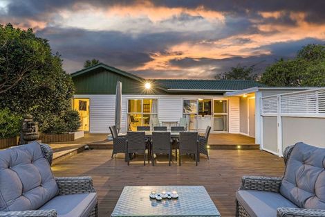 Photo of property in 37 Bodi Place, Te Atatu South, Auckland, 0610