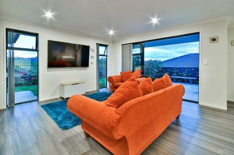 Photo of property in 16 James Elliot Way, Pokeno, 2402