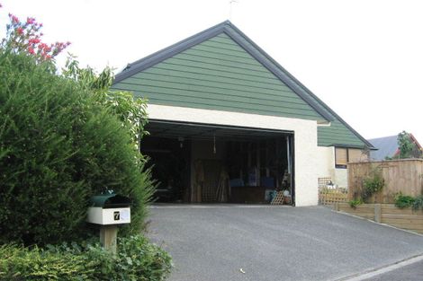 Photo of property in 7 Hillgrove Place, Fitzherbert, Palmerston North, 4410