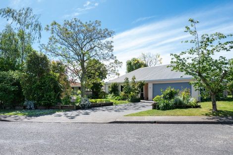 Photo of property in 32 Reeve Drive, Havelock North, 4130