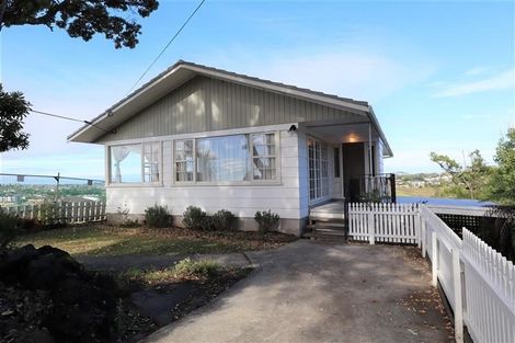 Photo of property in 988 East Coast Road, Northcross, Auckland, 0632