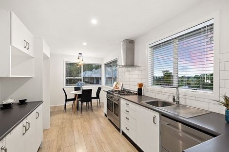 Photo of property in 3 Shale Avenue, Massey, Auckland, 0614