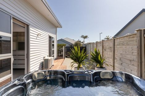 Photo of property in 2 Makura Drive, Papamoa Beach, Papamoa, 3118