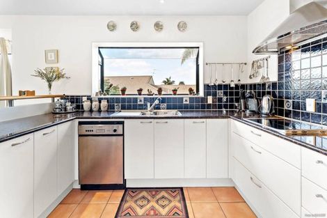 Photo of property in 16 Sunny Crescent, Huapai, Kumeu, 0810