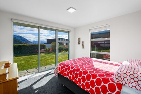 Photo of property in 5 Bovett Place, Wanaka, 9305