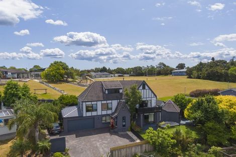 Photo of property in 131 Chelsea View Drive, Chatswood, Auckland, 0626