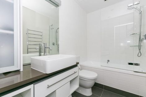 Photo of property in Patent 326 Apartments, 326 Evans Bay Parade, Hataitai, Wellington, 6021