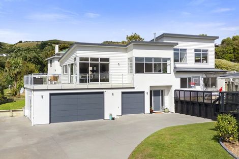 Photo of property in 32a Tawa Terrace, Tawa, Wellington, 5028