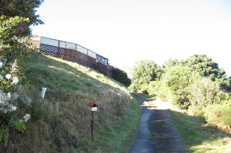 Photo of property in 9 Wakely Road, Newlands, Wellington, 6037