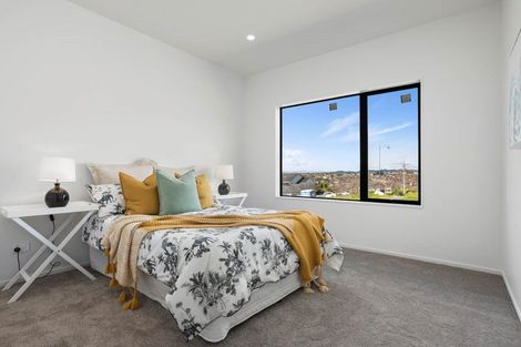 Photo of property in 85b Lake Panorama Drive, Henderson Valley, Auckland, 0614