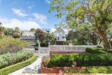 Photo of property in 33 Grove Road, Kelburn, Wellington, 6012