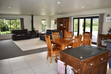 Photo of property in 283 North Manakau Road, Manakau, 5573