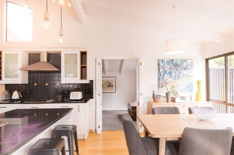 Photo of property in 19 Tiri View Place, Waiake, Auckland, 0630