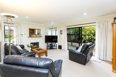 Photo of property in 15 Ormrod Grove, Riverstone Terraces, Upper Hutt, 5018