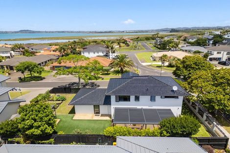Photo of property in 2 Tollana Road, Te Atatu Peninsula, Auckland, 0610