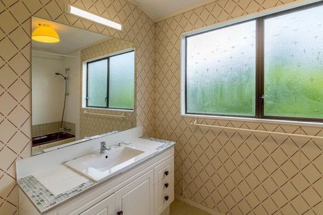 Photo of property in 10 Frances Street, Waikanae Beach, Waikanae, 5036