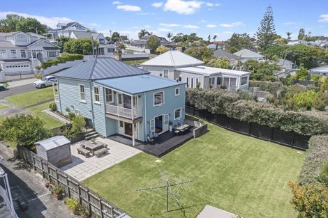 Photo of property in 72 Palmerston Road, Birkenhead, Auckland, 0626
